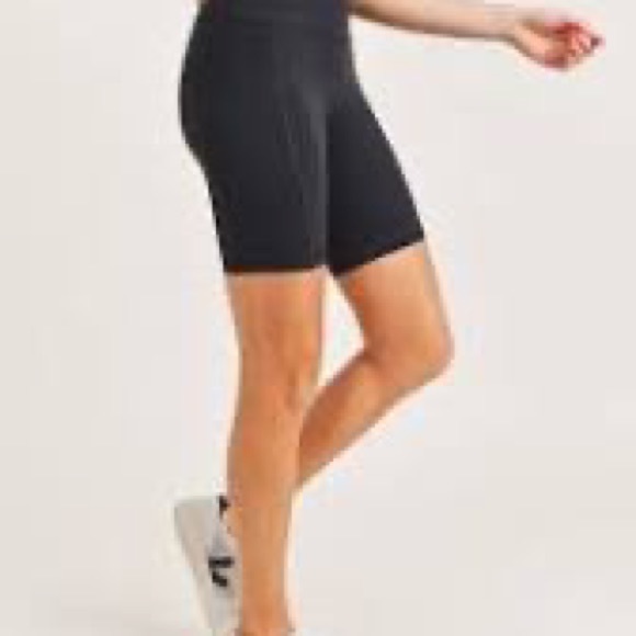 Bellwether Women’s Black Cycling Built-In Chamois for Comfort, Elastic Waist; XL - Picture 3 of 16